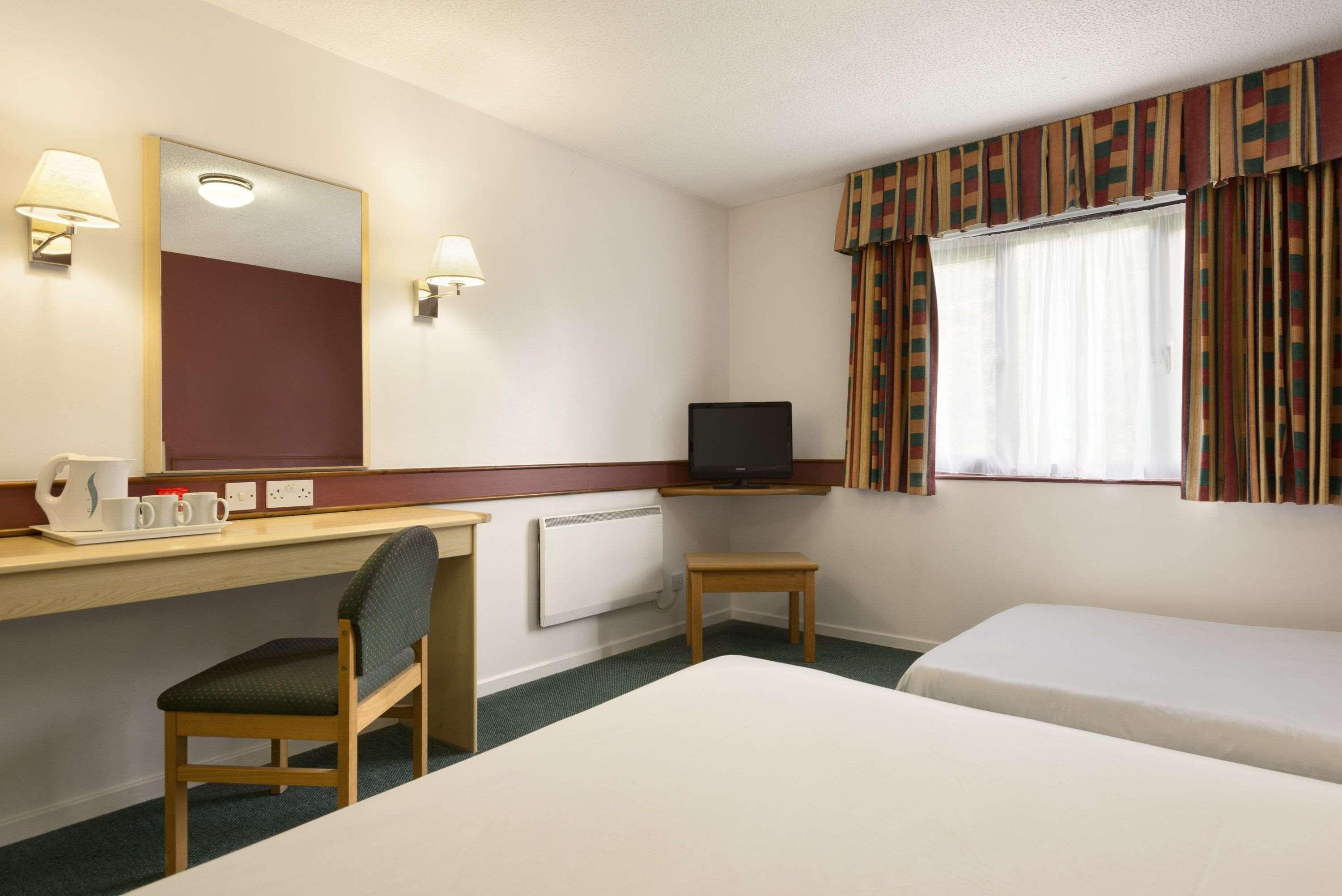 Days Inn Bradford M62 Buitenkant foto