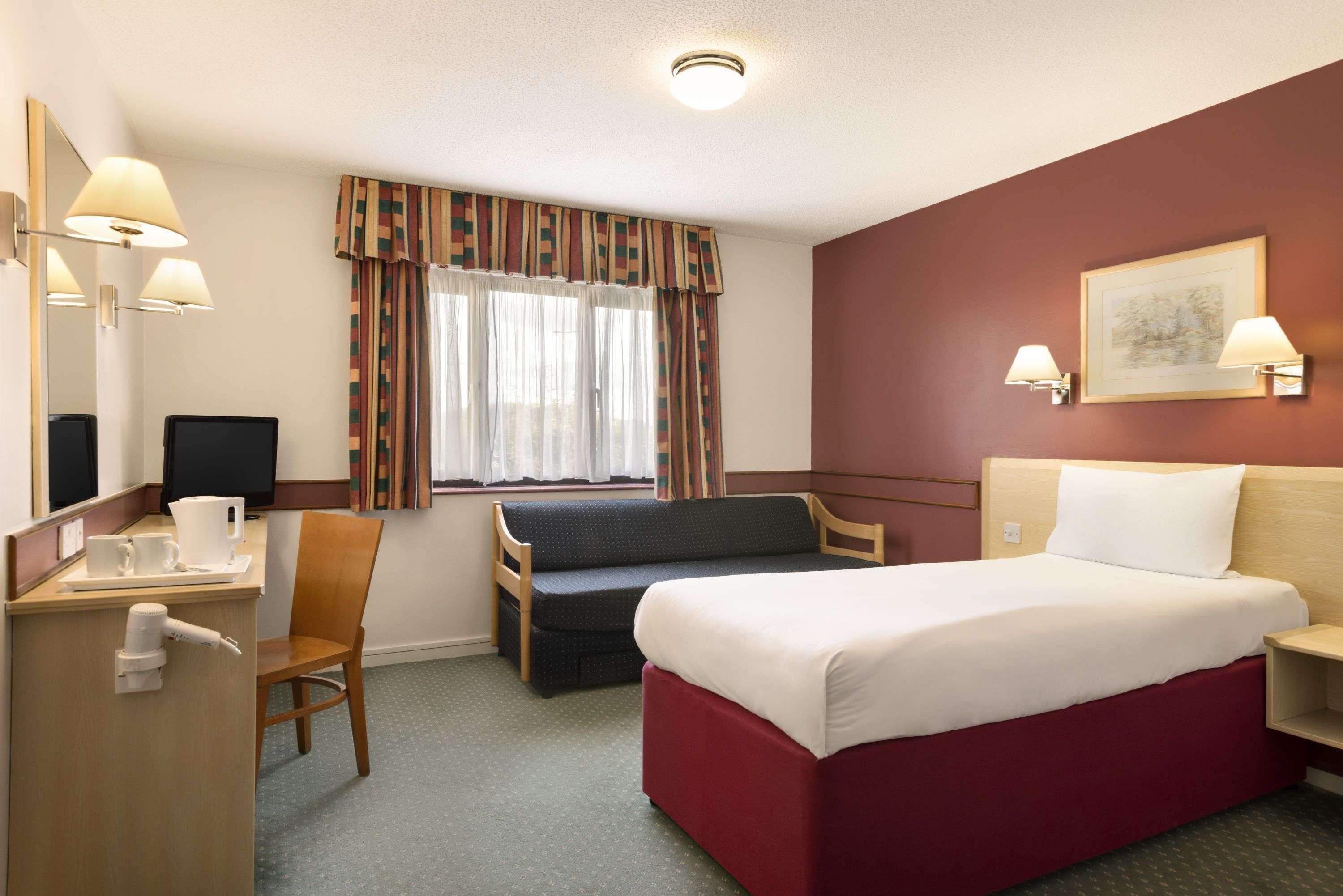 Days Inn Bradford M62 Buitenkant foto