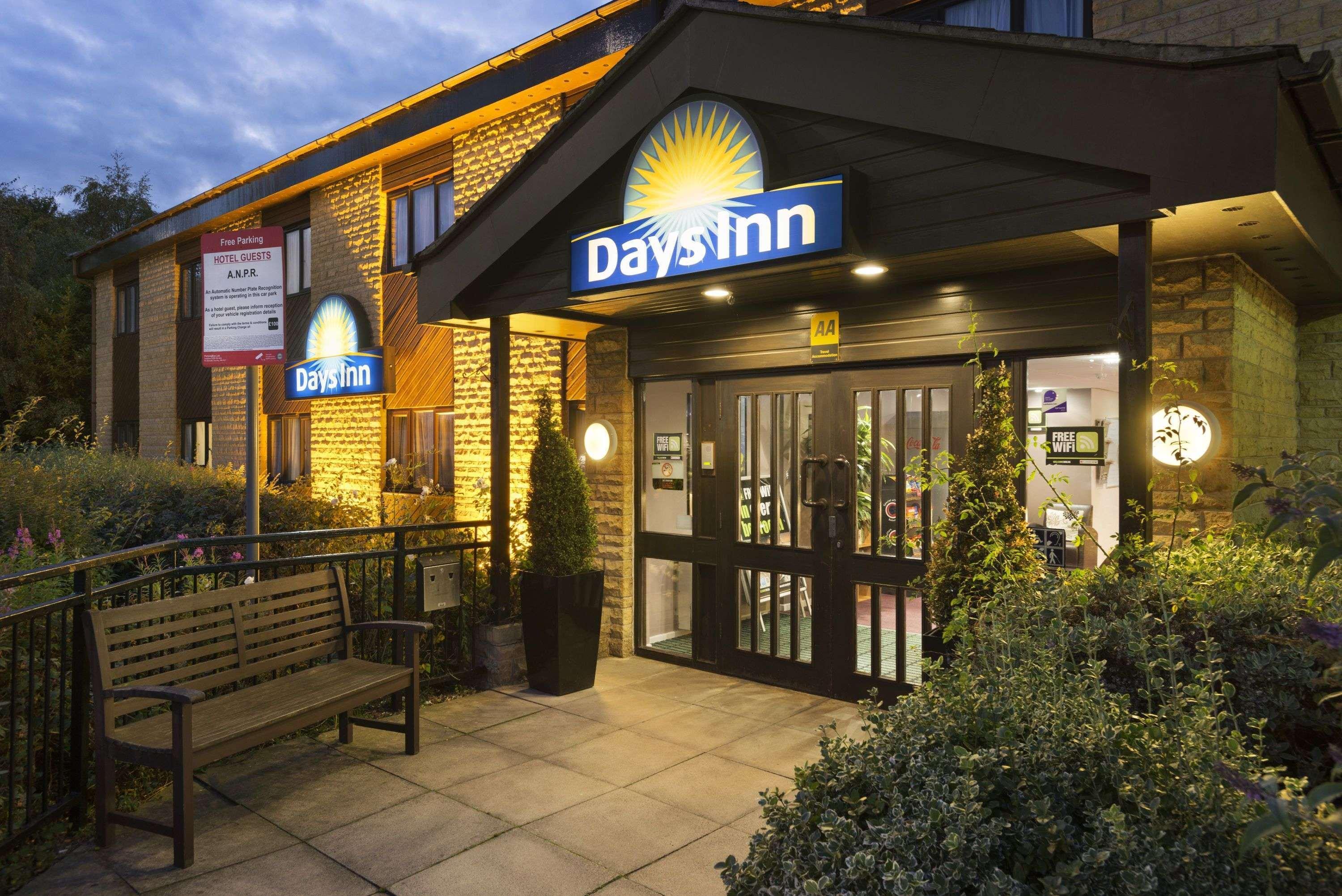 Days Inn Bradford M62 Buitenkant foto